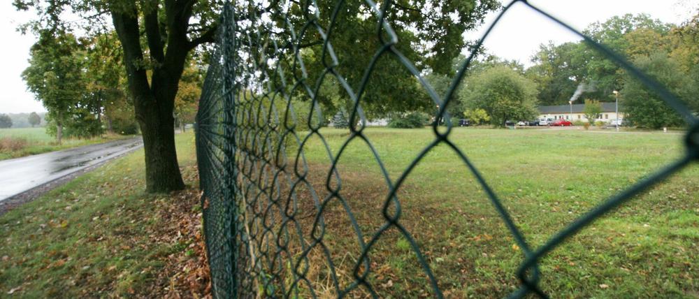 Auf der Brache neben dem Obdachlosenheim Lerchensteig soll der Sportplatz entstehen.
