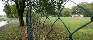 Auf der Brache neben dem Obdachlosenheim Lerchensteig soll der Sportplatz entstehen.