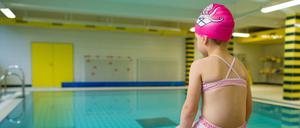 In Potsdam müssen Kinder lange auf ihre Teilnahme an einem Schwimmkurs warten.