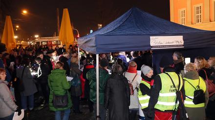 Das Bündnis "Potsdam bekennt Farbe" protestierte bereits 2018 gegen das AfD-Weihnachtssingen auf dem Alten Markt.