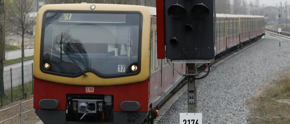 Die S7 am Potsdamer Hauptbahnhof.