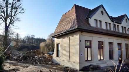 Abriss der Stehbierhalle des traditionsreichen Bürgershof-Areals in Klein Glienicke.