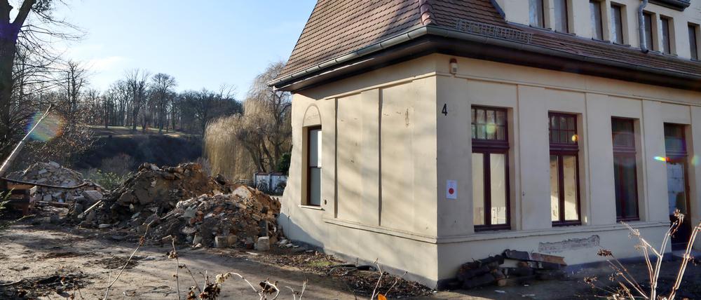 Abriss der Stehbierhalle des traditionsreichen Bürgershof-Areals in Klein Glienicke.