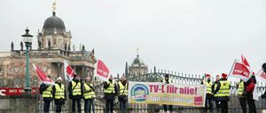Warnstreik vor dem Neues Palais am 2. Weihnachtsfeiertag 2020.