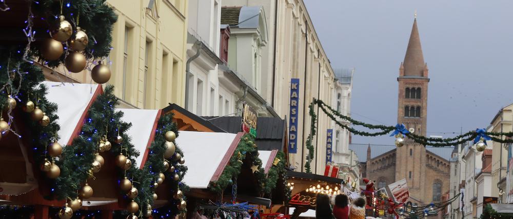 Der Potsdamer Weihnachtsmarkt in der Brandenburger Straße.