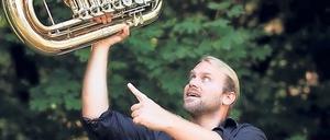 Der in München geborene Andreas Martin Hofmeir ist nicht nur ein Tuba-Virtuose von Rang, sondern auch Buchautor und Musikkabarettist.