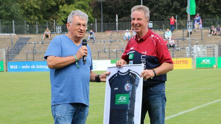 Frank Michalak (l.) mit Turbine-Präsident Rolf Kutzmutz.