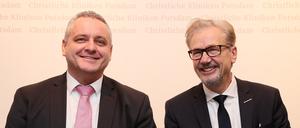 Der Potsdamer Alexianer-Geschäftsführer Oliver Pommerenke (v.l.) und Andreas Koch, Strategischer Vorstand Verein Oberlinhaus.