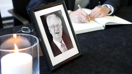 Noch bis zum 10. Januar 2020 kann man sich in das Kondolenzbuch für den verstorbenen Ministerpräsidenten a.D. Manfred Stolpe eintragen