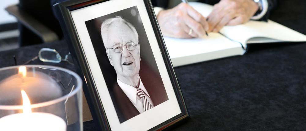 Noch bis zum 10. Januar 2020 kann man sich in das Kondolenzbuch für den verstorbenen Ministerpräsidenten a.D. Manfred Stolpe eintragen