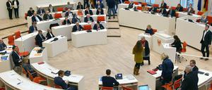 Einige Plätze sind bei der Wahl der AFD-Mitglieder des Richterwahlausschusses im Plenarsaal nicht besetzt.