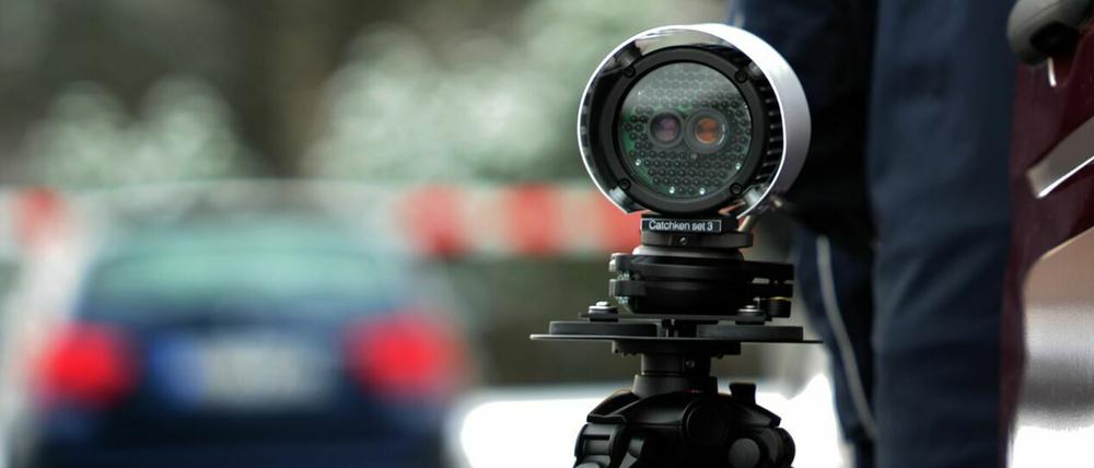 Brandenburgs Datenschutzbeauftragte Dagmar Hartge hat die Praxis der vollautomatischen Kennzeichen-Erfassung gegenüber dem Polizeipräsidenten formell beanstandet.