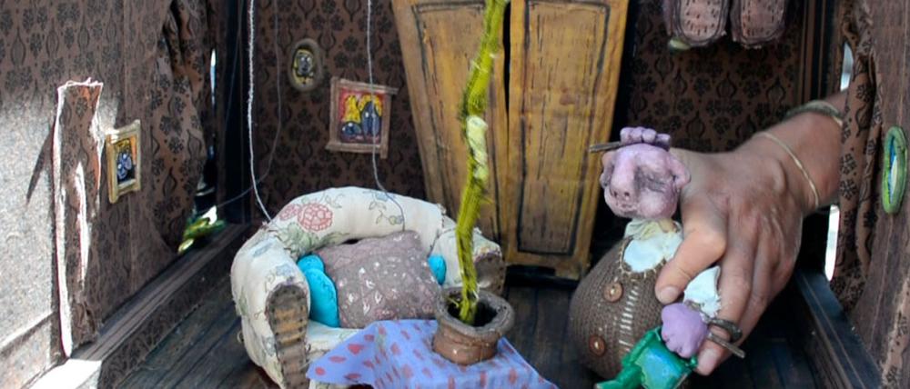 Eine Szene aus dem Lambe Lambe "El Apartemento" von Annina Mosimann.