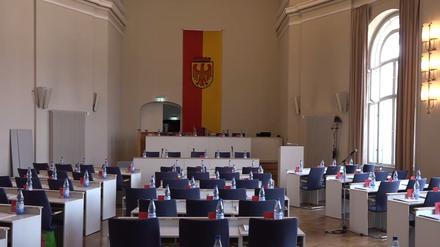 Blick in den Plenarsaal im Potsdamer Stadthaus an der Friedrich-Ebert-Straße.