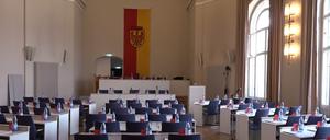 Blick in den Plenarsaal im Potsdamer Stadthaus an der Friedrich-Ebert-Straße.