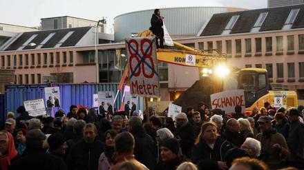 Demonstration beim Baustart für den Wiederaufbau des Garnisonkirchenturm im Herbst 2017.