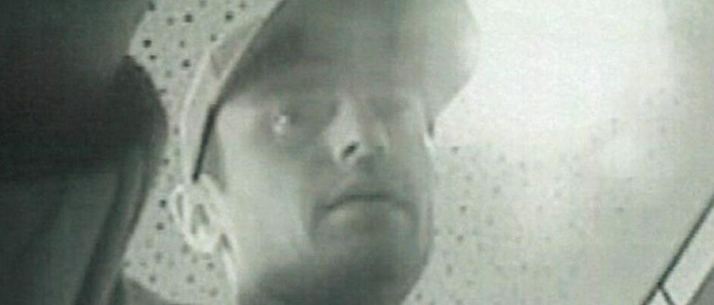 Wer kann Hinweise zu der Identität, dem Aufenthaltsort oder andere sachdienliche Hinweise geben, die der Kriminalpolizei helfen, den Fall aufzuklären?