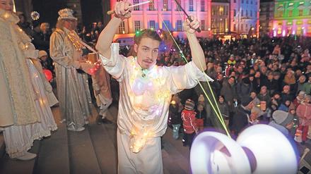 Strahlendes Potsdam. Bereits im vergangenen Jahr verzauberten die Lichtinstallationen und Shows von „Unterwegs im Licht“ die Gäste der Open-Air-Aktion. 2020 organisiert ein Dresdner Architekturunternehmen die Beleuchtung der Gebäude.