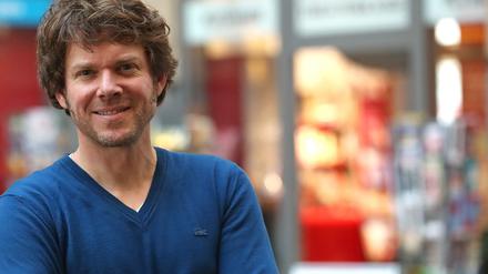 Schauspieler Steffen Schroeder stellt heuten Abend seinen Debütroman in Potsdam vor.