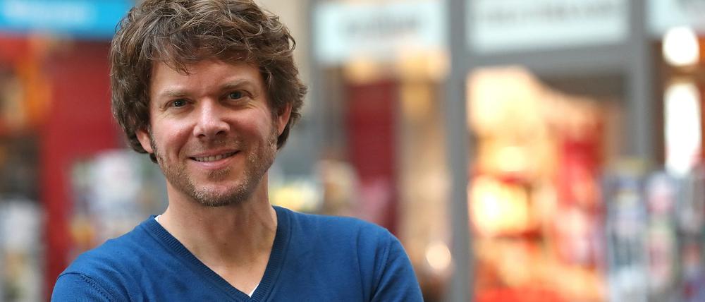 Schauspieler Steffen Schroeder stellt heuten Abend seinen Debütroman in Potsdam vor.