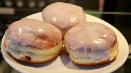 Zum Reinbeißen. Pfannkuchen werden traditionell an Rosenmontag gegessen.