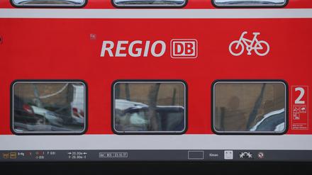 "Wir bedauern sehr, nicht immer die zugesagten Kapazitäten einhalten zu können, arbeiten jedoch an der Verbesserung der Situation", so ein Bahnsprecher.