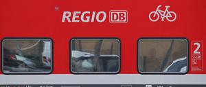 "Wir bedauern sehr, nicht immer die zugesagten Kapazitäten einhalten zu können, arbeiten jedoch an der Verbesserung der Situation", so ein Bahnsprecher.