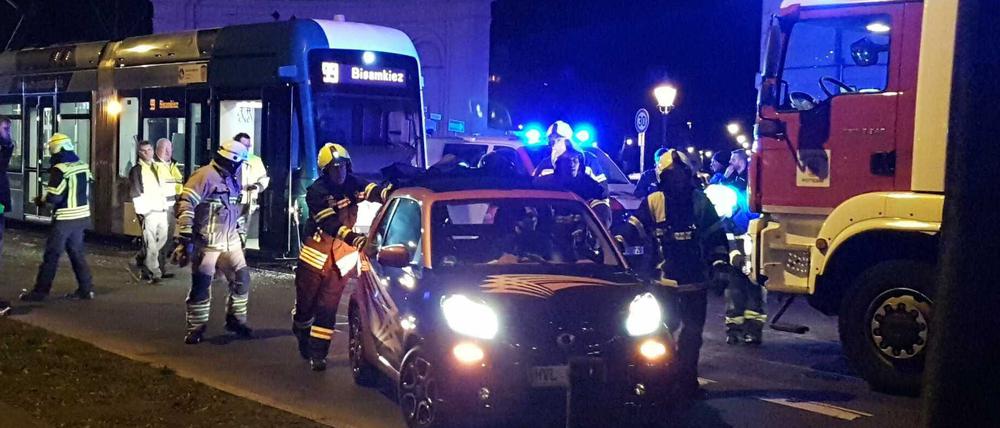 Der Fahrer des Smarts erlitt schwere Verletzungen.