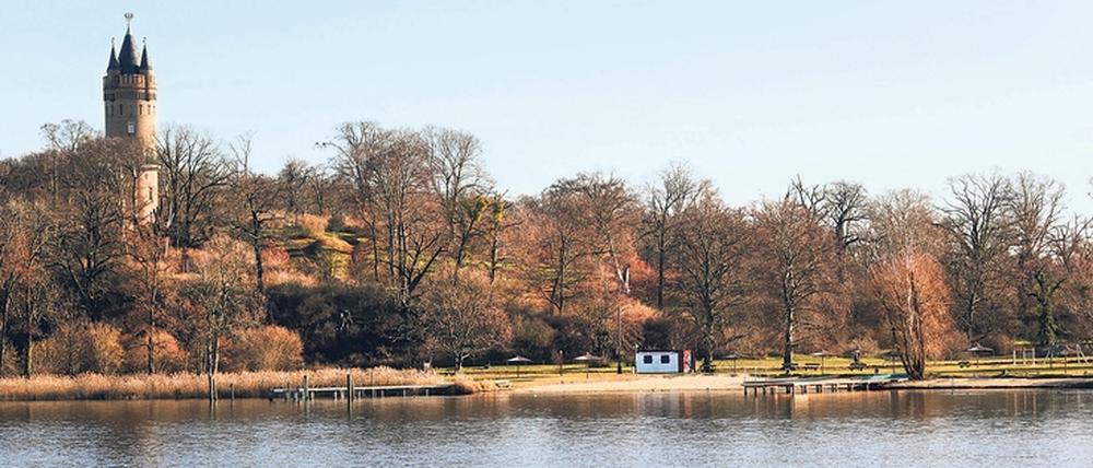 Die Gebäude auf dem Badgelände werden erst nach 2023 abgerissen, zuvor soll das neue Funktionsgebäude errichtet werden.