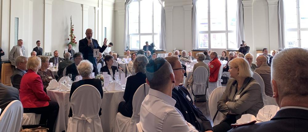 Dietmar Woidke (SPD), Brandenburgs Ministerpräsident, verurteilte Anfeindungen und Angriffe auf Ehrenamtler wie Rettungskräfte oder Schiedsrichter.