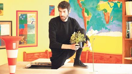 Überraschung aus der Kiste. Clément Layes in „Ononon“.