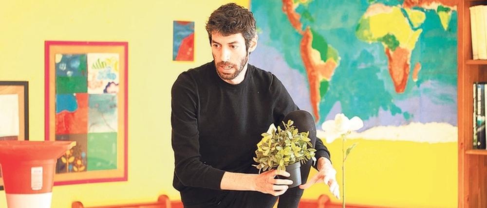 Überraschung aus der Kiste. Clément Layes in „Ononon“.