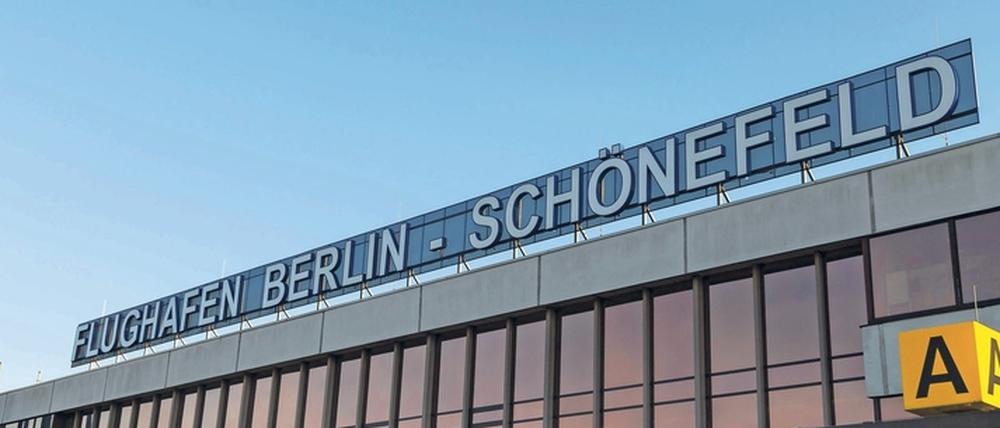 Der BER, der Ende Oktober eröffnen soll, ist für die aktuellen Fluggastzahlen bereits jetzt zu klein.