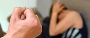 Opfer von häuslicher Gewalt werden meistens Frauen und Kinder.
