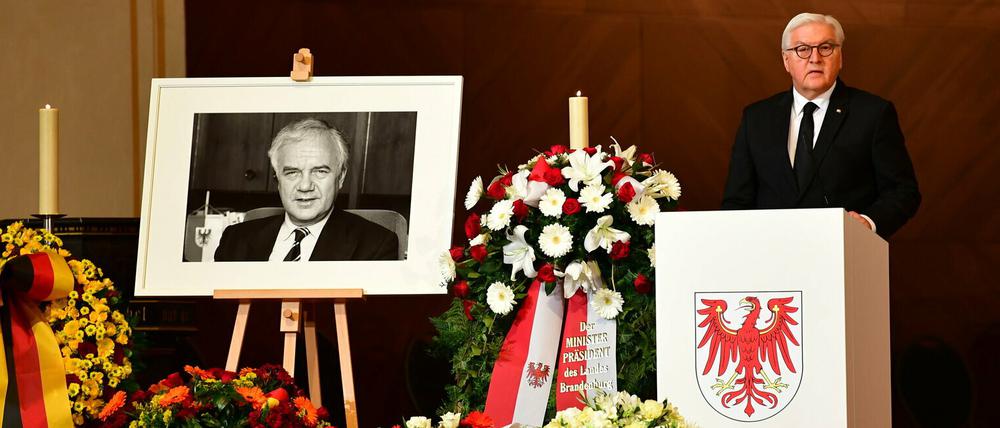 Bundespräsident Frank-Walter Steinmeier spricht bei der Gedenkfeier für den verstorbenen ehemaligen Ministerpräsidenten Manfred Stolpe in der Nikolaikirche am Alten Markt in Potsdam.