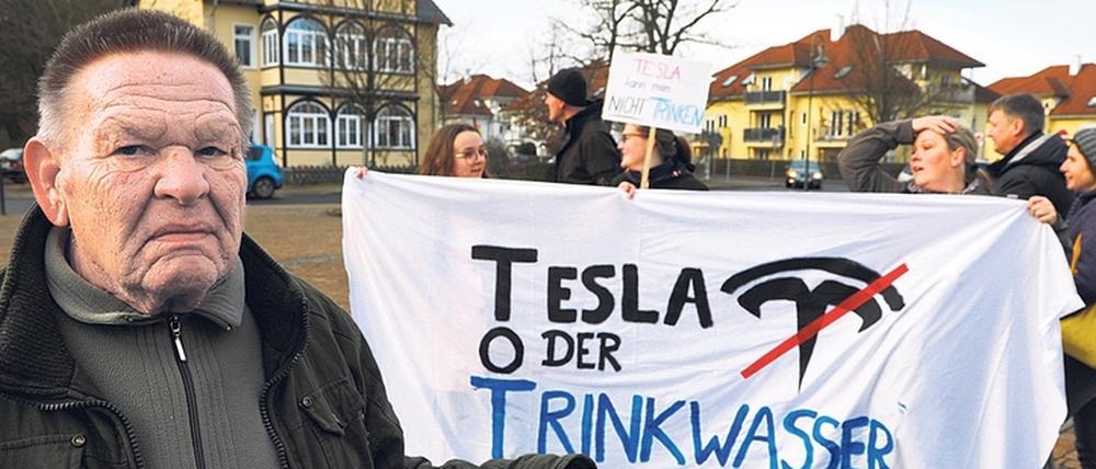 Am Wochenende demonstrierten Anwohner gegen die geplante Fabrik. Es gab aber auch eine Pro-Tesla-Demo.