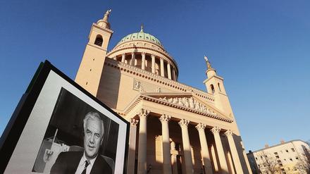 Kirchenmann. Die Gedenkfeier in der Nikolaikirche wurde auch auf eine Leinwand übertragen. 1959 zog der gebürtige Stettiner Manfred Stolpe nach Potsdam – weil ihm der Umzug nach Berlin verwehrt blieb.