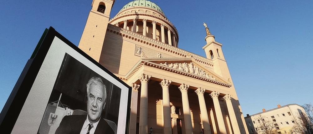 Kirchenmann. Die Gedenkfeier in der Nikolaikirche wurde auch auf eine Leinwand übertragen. 1959 zog der gebürtige Stettiner Manfred Stolpe nach Potsdam – weil ihm der Umzug nach Berlin verwehrt blieb.