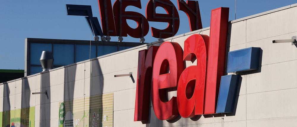 Wichtiger Versorger. In Teltow ist Real mit seinem Sortiment, das auch Textilien oder Elektroartikel umfasst, einzigartig. Die Stadt dient als Mittelzentrum auch der Versorgung umliegender Kommunen, dafür ist laut Verwaltung der Markt wichtig. Die Zukunft des Markts ist wie die der Real-Filiale im Stern-Center unsicher.