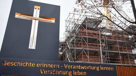 Der Turm der Garnisonkirche wächst in die Höhe.