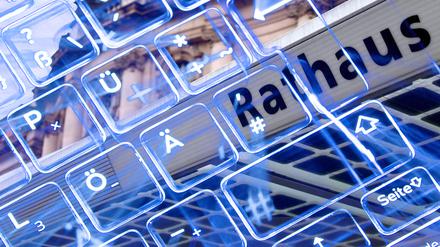 Nach einer Cyber-Attacke auf die Stadtverwaltung Potsdam liegen weite Bereiche im Rathaus brach.