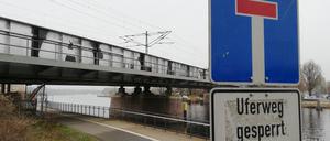 Die Stadt muss erneut Geld für einen Uferweg bezahlen, den sie bereits bezahlt hat.