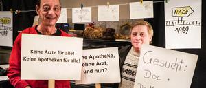 Dorfkinder werden in einer Kampagne der Bundesregierung mit schönen Bildern verklärt, ihre Realität ist eine andere. Es fehlen Arzt und Apotheke, Internet und Infrastruktur. In Garrey demonstrierten sie gegen die Schließung der Apotheke.