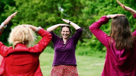 Lachyoga - hier im Potsdamer Volkspark.