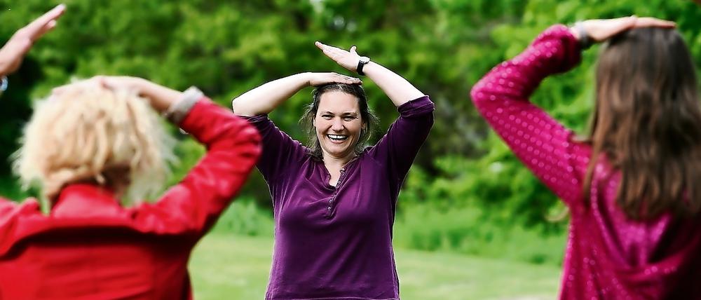 Lachyoga - hier im Potsdamer Volkspark.
