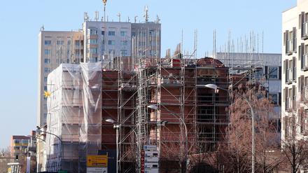An der Breite Straße wächst der Turm der Garnisonkirche in die Höhe: 88 Meter hoch soll er werden.