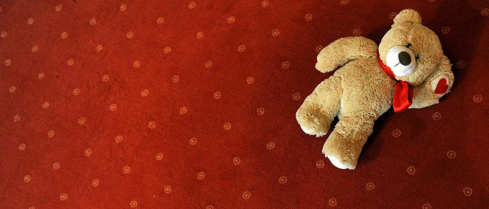 Kriminalstatistik 2018 für Brandenburg: 518 Fälle des sexuellen Kindesmissbrauchs, 43 Fälle des Missbrauchs Jugendlicher, 19 Fälle des Missbrauchs von Schutzbefohlenen und 226 Fälle von Kinder- sowie 72 Fälle von Jugendpornografie.