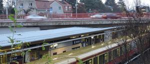 Der Überfall passierte auf dem Vorplatz des Teltower S-Bahnhofs.