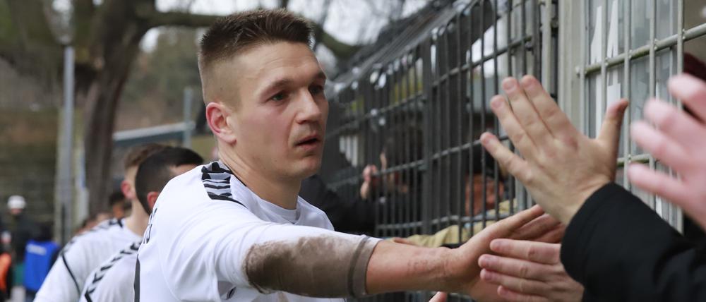 Viele SVB-Fans begrüßten Daniel Frahn willkommen zurück.
