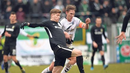 Erfolgreiche Premiere: Beim Heimsieg gegen Chemie Leipzig am Sonntag war Leonard Koch (r.) erstmalig SVB-Kapitän.